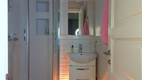 Mia online show from January 11, 9:15 am