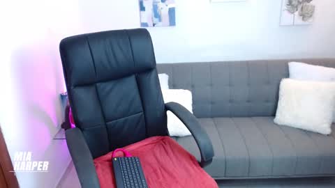 Mia online show from September 14, 3:05 am