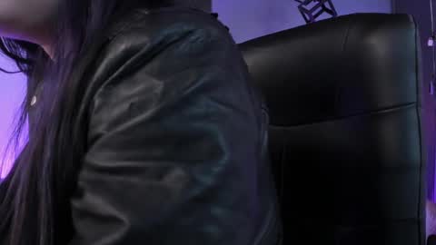 Val  online show from December 12, 8:21 pm