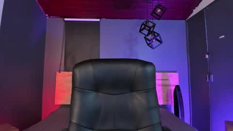 Val  online show from February 10, 8:31 pm