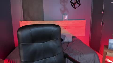 Val  online show from February 10, 11:34 pm