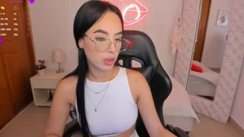    online show from March 5, 12:33 pm