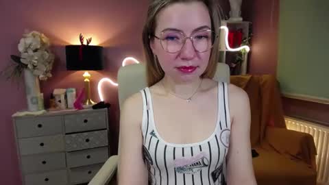 Mia online show from December 23, 7:38 am