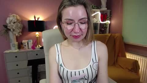 Mia online show from December 23, 12:19 pm