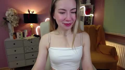 Mia online show from January 5, 7:38 am