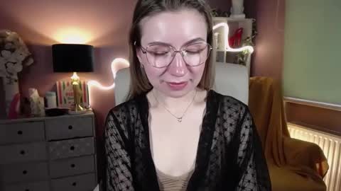 Mia online show from February 2, 2:13 pm