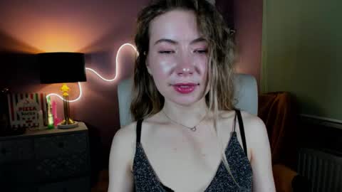 Mia online show from November 2, 3:03 pm