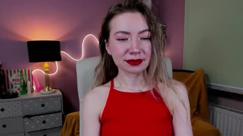 Mia online show from November 20, 7:41 am