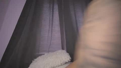 mia independent model online show from November 28, 2:20 pm