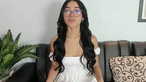 Snapshot of mia_petite72 chatting on September 20, 9:38 pm mia_petite72 online show from September 20, 9:38 pm