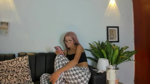 Snapshot of mia_petite72 chatting on November 13, 10:30 pm mia_petite72 online show from November 13, 10:30 pm