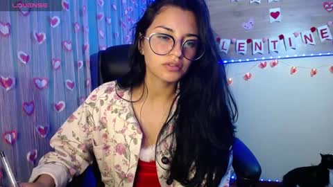 Snapshot of mia_petitebaby chatting on February 7, 3:01 am Ma online show from February 7, 3:01 am