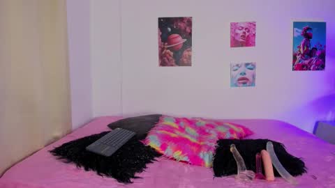 Snapshot of mia_purplee chatting on October 21, 3:18 am mia_purplee online show from October 21, 3:18 am