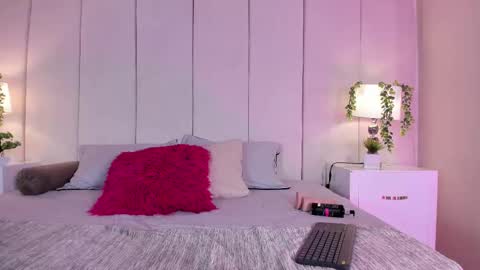 mia rousse25 online show from September 9, 1:54 pm