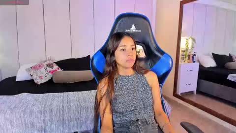 mia rousse25 online show from November 30, 1:37 pm