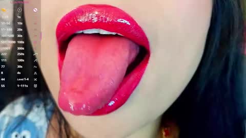 Mia online show from November 10, 6:29 pm