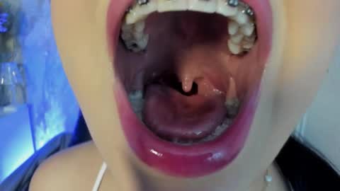 Mia Roux online show from November 4, 9:03 pm