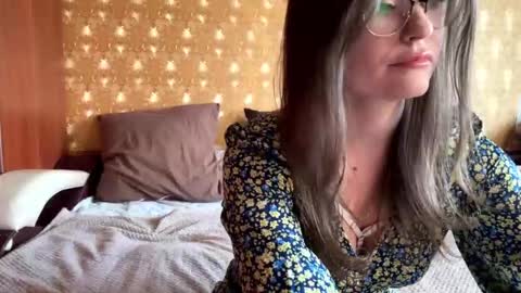 Mia online show from November 9, 6:12 am