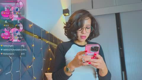 Mia online show from January 12, 12:33 pm