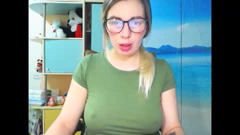 Mia. online show from November 21, 3:22 pm