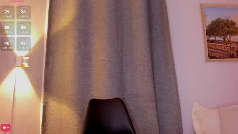 Mia White  online show from October 1, 1:17 pm