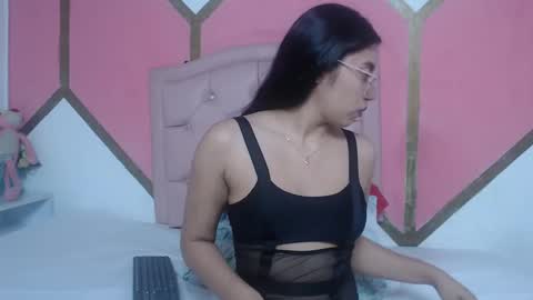 Mia online show from October 6, 11:18 am