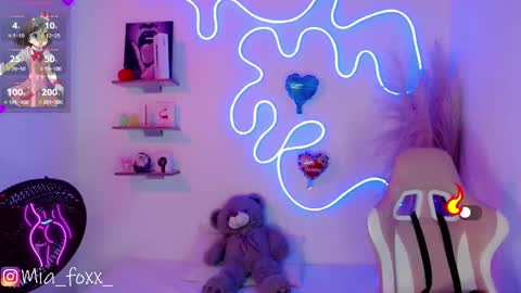 Mia online show from February 19, 12:25 am