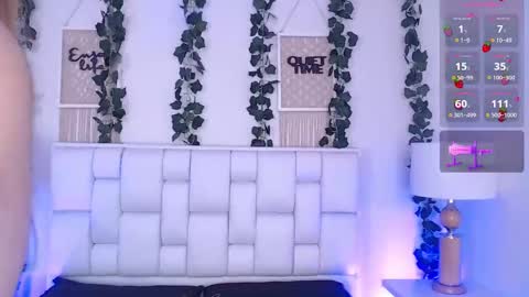 Mia online show from February 25, 1:06 pm