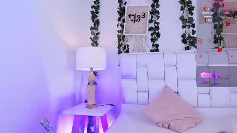 Mia online show from October 15, 12:27 pm