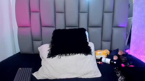 Mia online show from January 21, 12:07 pm