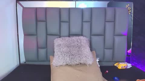 Mia online show from November 18, 12:09 pm