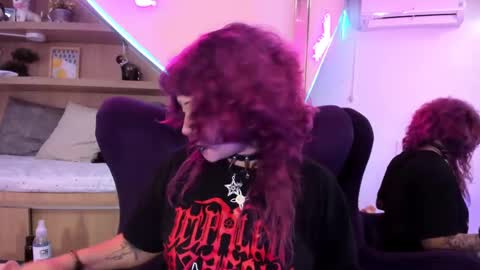 Snapshot of miaamane chatting on March 5, 3:51 pm Mia online show from March 5, 3:51 pm