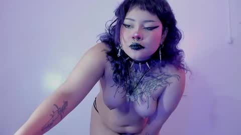 Snapshot of miaamane chatting on October 10, 4:11 am Mia online show from October 10, 4:11 am