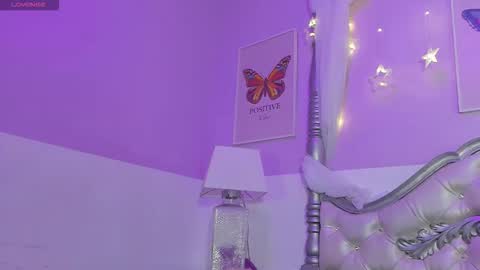 Snapshot of miacassel chatting on November 5, 12:05 pm MiaCassel online show from November 5, 12:05 pm