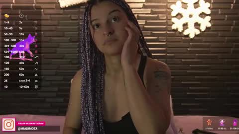 Snapshot of miadimota chatting on December 5, 3:48 am Mia online show from December 5, 3:48 am