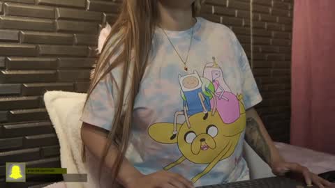 Snapshot of miadimota chatting on January 3, 6:33 am Mia online show from January 3, 6:33 am