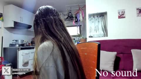 Snapshot of miadimota chatting on January 16, 11:06 pm Mia online show from January 16, 11:06 pm