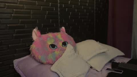 Snapshot of miadimota chatting on January 23, 6:49 am Mia online show from January 23, 6:49 am