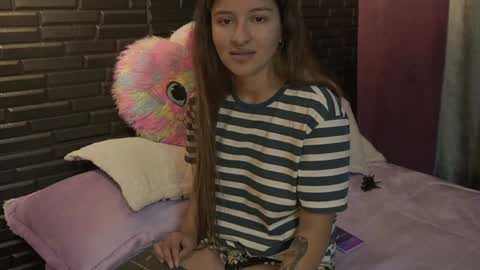 Snapshot of miadimota chatting on January 26, 7:53 am Mia online show from January 26, 7:53 am