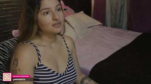 Snapshot of miadimota chatting on January 27, 3:37 am Mia online show from January 27, 3:37 am