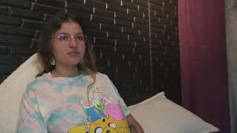 Snapshot of miadimota chatting on February 23, 8:39 am Mia online show from February 23, 8:39 am