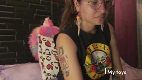 Snapshot of miadimota chatting on March 2, 1:58 am Mia online show from March 2, 1:58 am