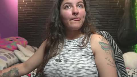 Snapshot of miadimota chatting on October 19, 4:46 am Mia online show from October 19, 4:46 am