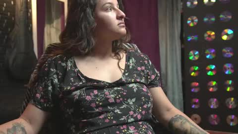 Snapshot of miadimota chatting on October 25, 2:30 am Mia online show from October 25, 2:30 am