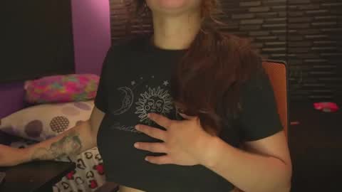 Snapshot of miadimota chatting on November 8, 4:56 am Mia online show from November 8, 4:56 am