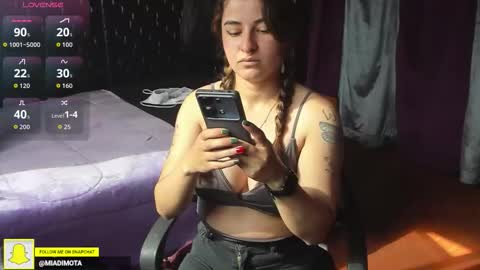 Snapshot of miadimota chatting on December 13, 7:53 pm Mia online show from December 13, 7:53 pm