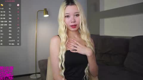 Snapshot of miagloww chatting on September 24, 6:39 am Mia online show from September 24, 6:39 am