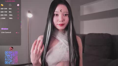 Snapshot of miagloww chatting on October 27, 7:45 am Mia online show from October 27, 7:45 am