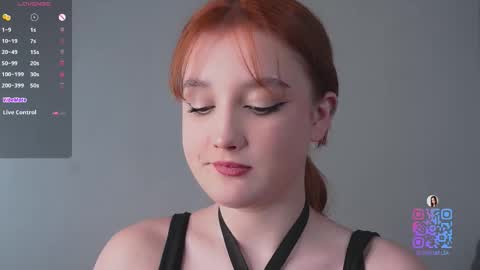 Snapshot of miagloww chatting on December 4, 1:20 pm Mia online show from December 4, 1:20 pm