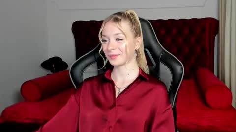 Mia online show from September 9, 5:23 pm